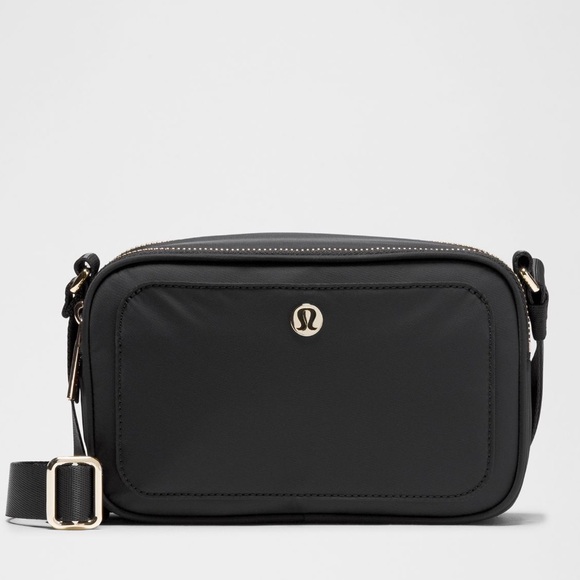 lululemon athletica Handbags - Lululemon Black Crossbody Camera Bag 2L